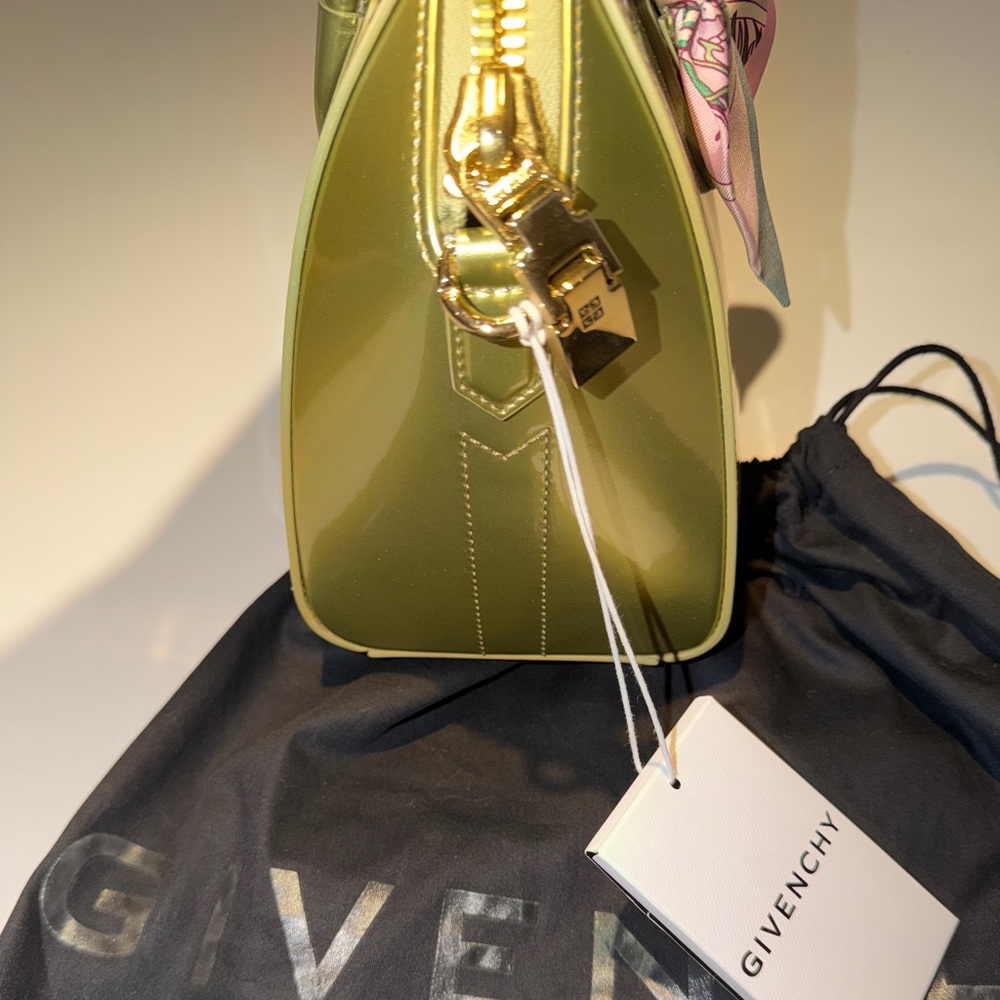 Givenchy Mini Antigona metallic green patent calfskin bag BRAND NEW W TAGS - Picture 3 of 8